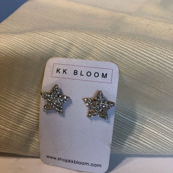 KK Bloom Star Cubic Zirconia Earrings - Picture 1 of 4